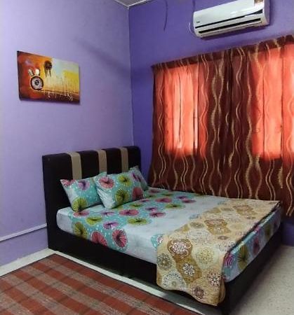 Baiti Homestay Gambang Exterior foto