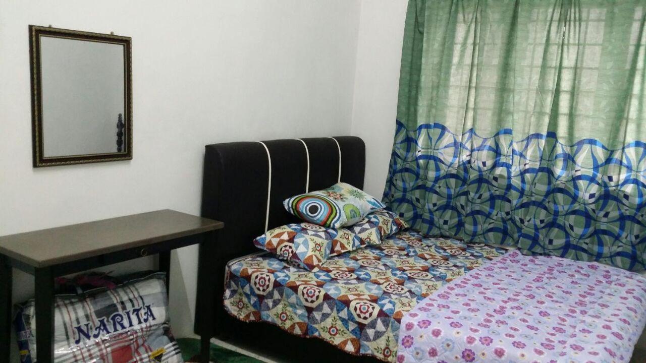 Baiti Homestay Gambang Exterior foto