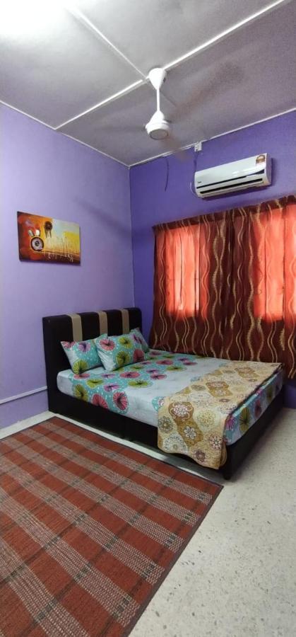 Baiti Homestay Gambang Exterior foto